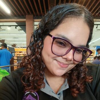 Niñera Canto del Llano: Lia Zamora