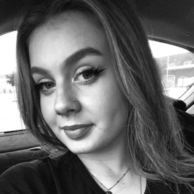 Babysitter in Moulins-le-Carbonnel: Annaelle