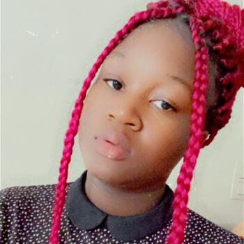 Babysitter in Charleroi: Cynyhia bienvenue la douce