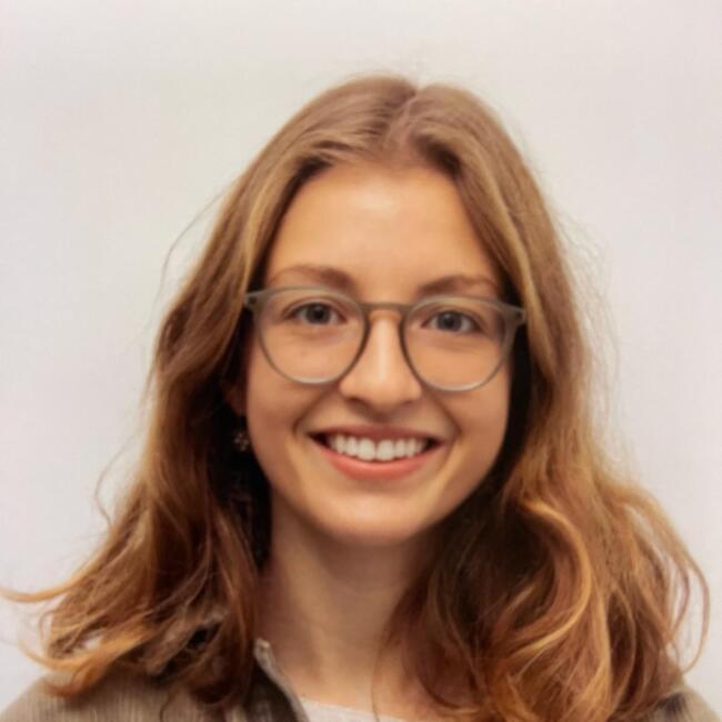 Babysitter em Oeiras: Maria