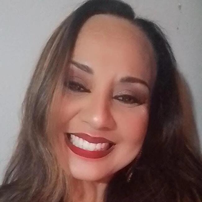 Babysitter in Curitiba: Simone