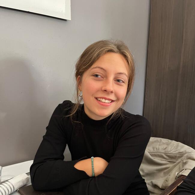 Babysitter in Paris: Manon