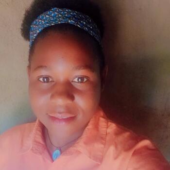 Babysitter in Kijura: Lindy