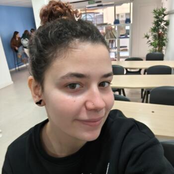 Canguro en Castelldefels: Nicole