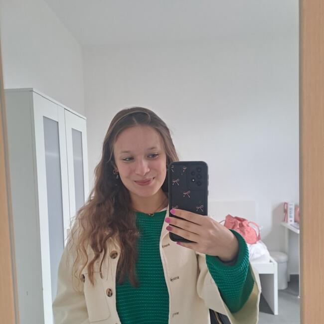 Babysitter in Bredene: Nynthe