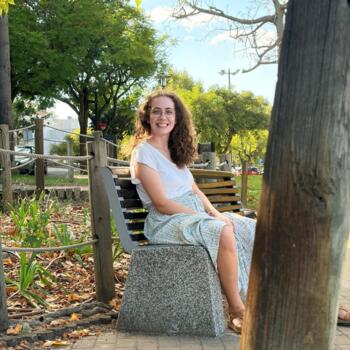 Trabalho de babysitting em Praia do Ribatejo: Trabalho de babysitting Valéria Dias