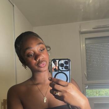 Babysitter in Launaguet: Ynesse