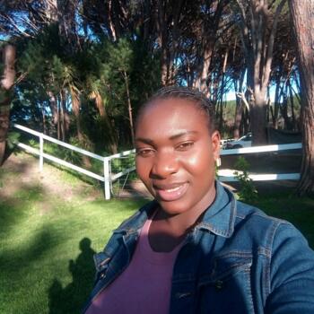 Nanny West Beach: Angeline