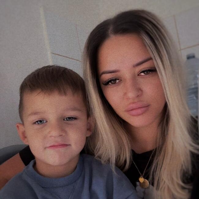 Babysitter in Wolverhampton: Adriana Cristina