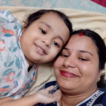 Babysitter Delhi: Moni