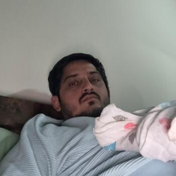 Nanny job in Mumbai: babysitting job Javed