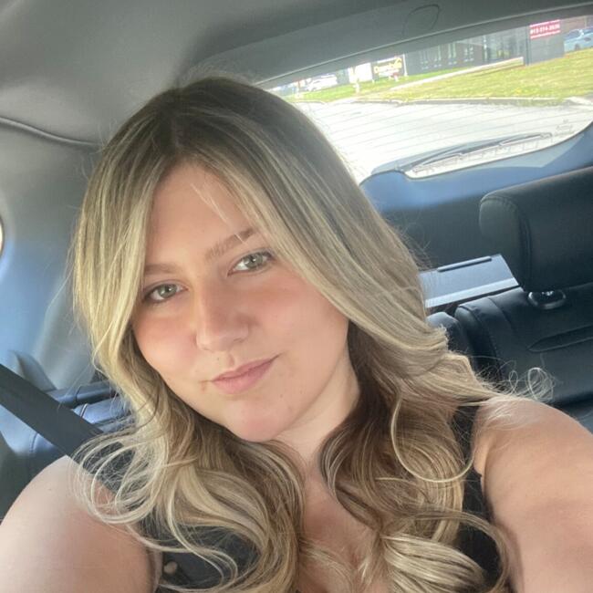 Baby-sitter in Nepean: Emily