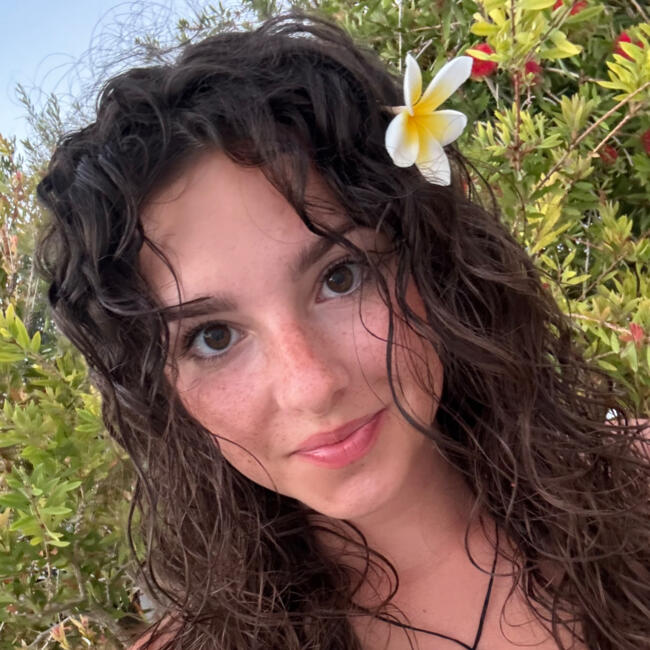 Babysitter in Hamilton: Leona