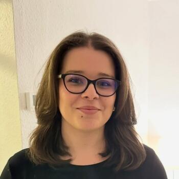 イルキルシュ＝グラフェンスタデン のベビーシッター: Zellie