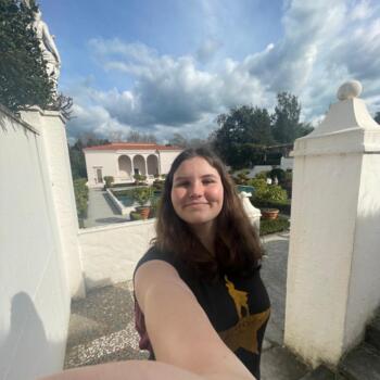 Babysitter in Auckland: Emily