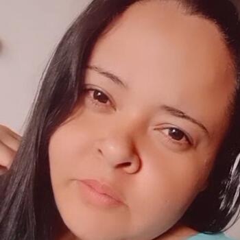 Babá em São Cristóvão: Larissa