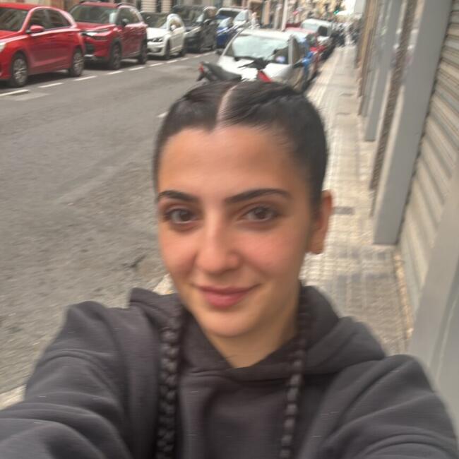 Nanny in Elche: Yana