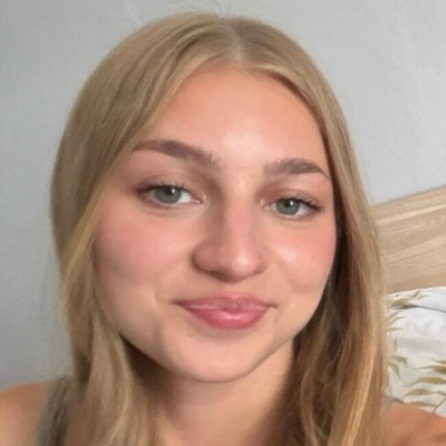 Babysitter in Laroque-Timbaut: Laurane