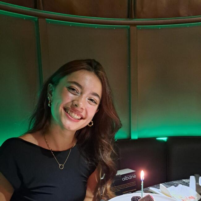 Babysitter in Paris: Clémence