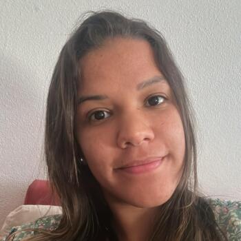 Babysitter em Salgueiro do Campo: Samira