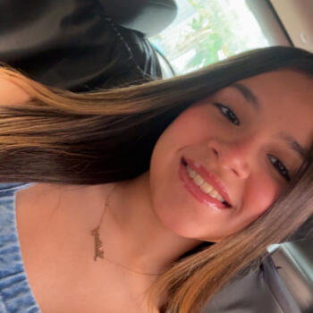 Babysitter Trujillo Alto: Julliany Cruz