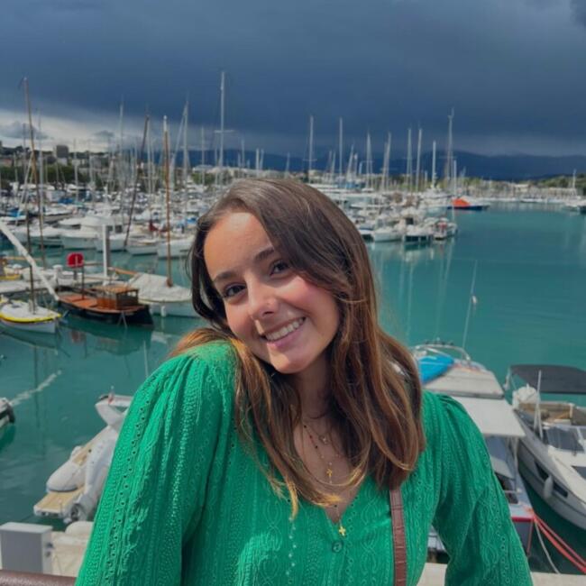 Babysitter in La Membrolle-sur-Choisille: Ellyne