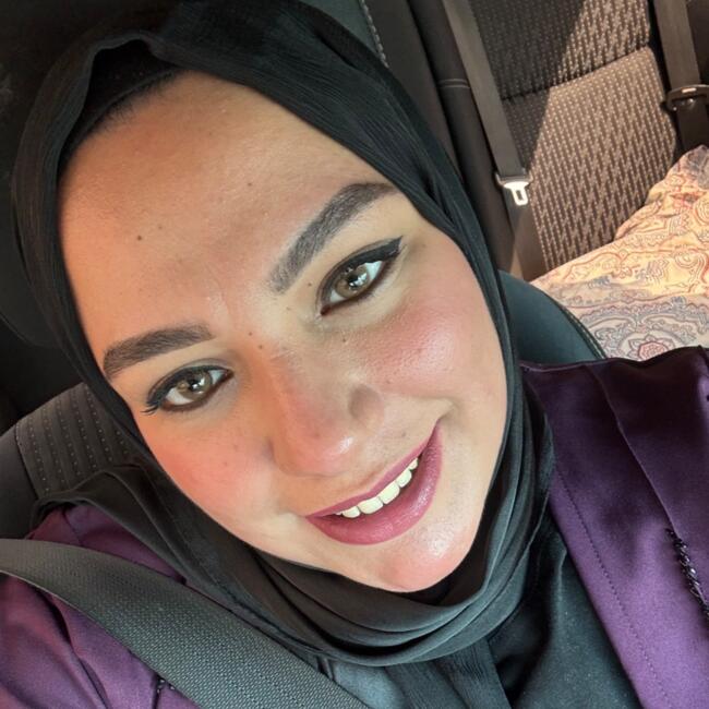 وظيفة جليسة أطفال في العين: Menna