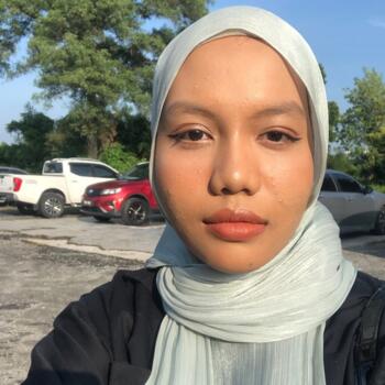 Pengasuh di Shah Alam: Nur