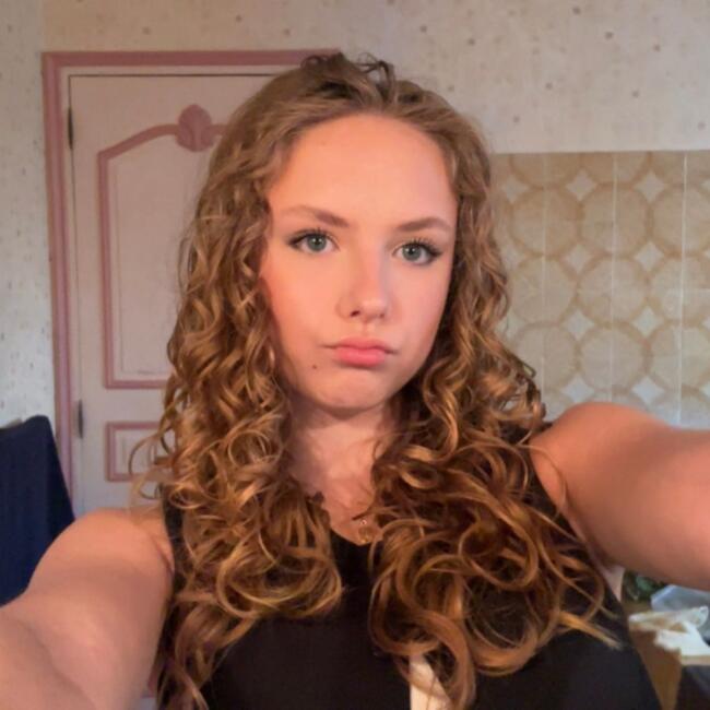 Babysitter in Noyal-Châtillon-sur-Seiche: Lila