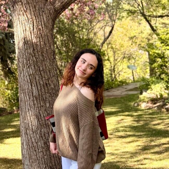 Babysitter in Calgary: Ali