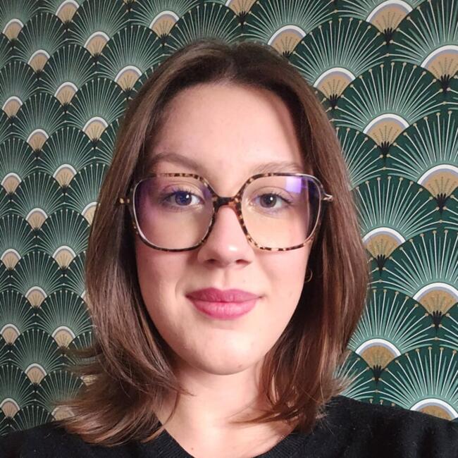 Babysitter in Allennes-les-Marais: Ebane