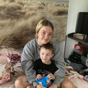 Babysitter in Logan City: Amy