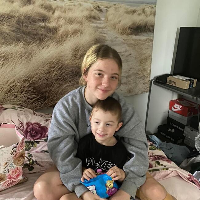 Babysitter in Logan City: Amy