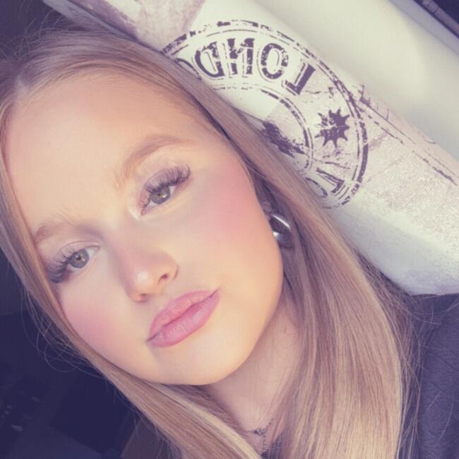 Babysitter in Verlaine: Clara