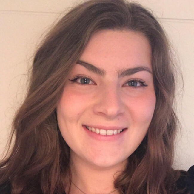 Babysitter in Le Puy-Sainte-Réparade: Elena