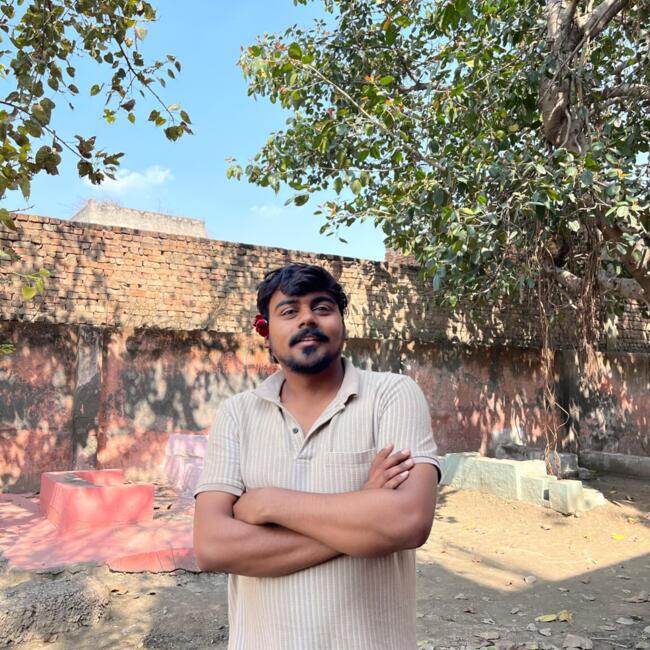 Pilkhua में बेबीसिटिंग की नौकरी: Dev