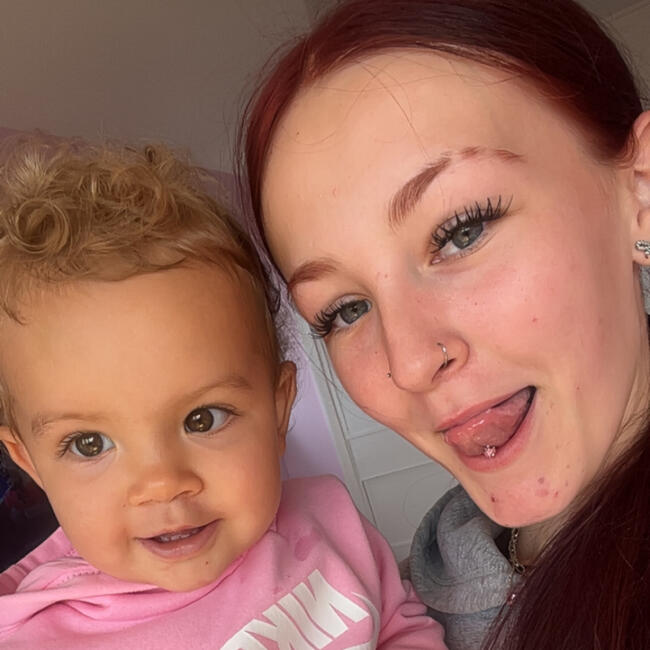 Babysitter in Esher: Demi