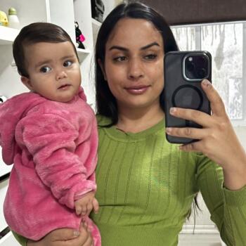 Emprego de babá em Itapema: emprego de babá Larissa