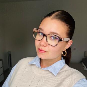 Babysitter in Mauzé-sur-le-Mignon: Lucie