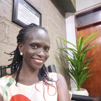 Babysitter Kampala: Angela