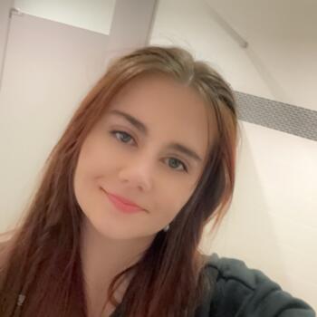 Babysitter in Surrey: Jazmin