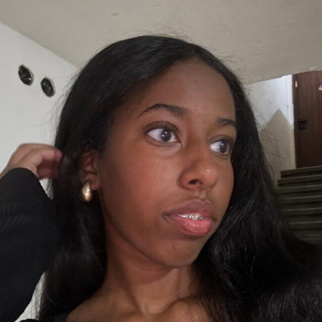 בייביסיטר ב- תל אביב-יפו: Sophy