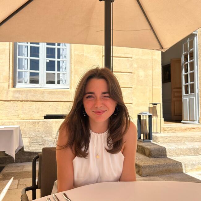 Babysitter in Paris: Camille