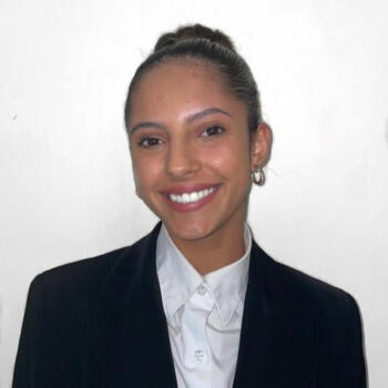 Nanny in Sint-Lievens-Houtem: Ines