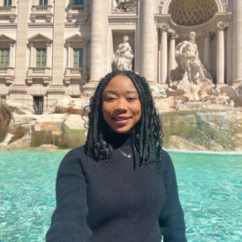 Babysitter in Lisbon: Aline