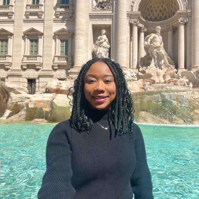 Babysitter in Lisbon: Aline