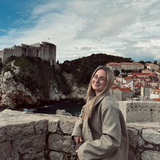 Babysitter in Dicmo Prisoje: Anja