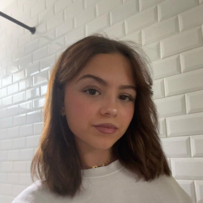 Babysitter in Bourg-Saint-Andéol: Enora