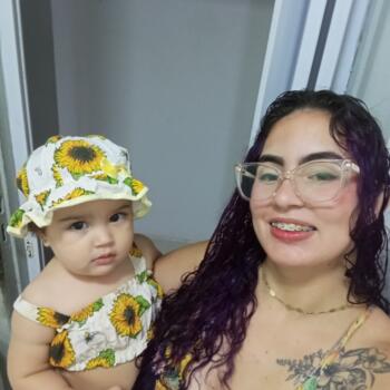 Babysitter Guarapari: Juliana