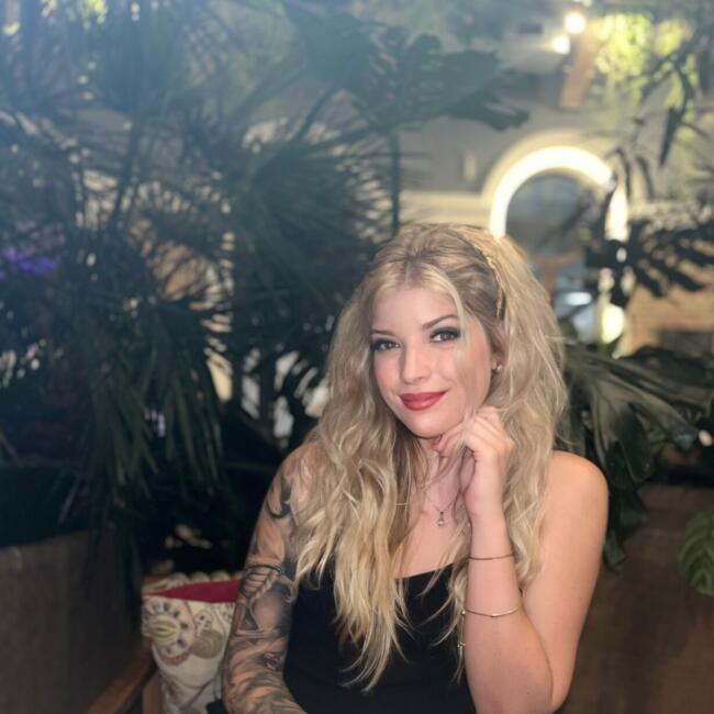 Babysitter in Budapest: Kitty